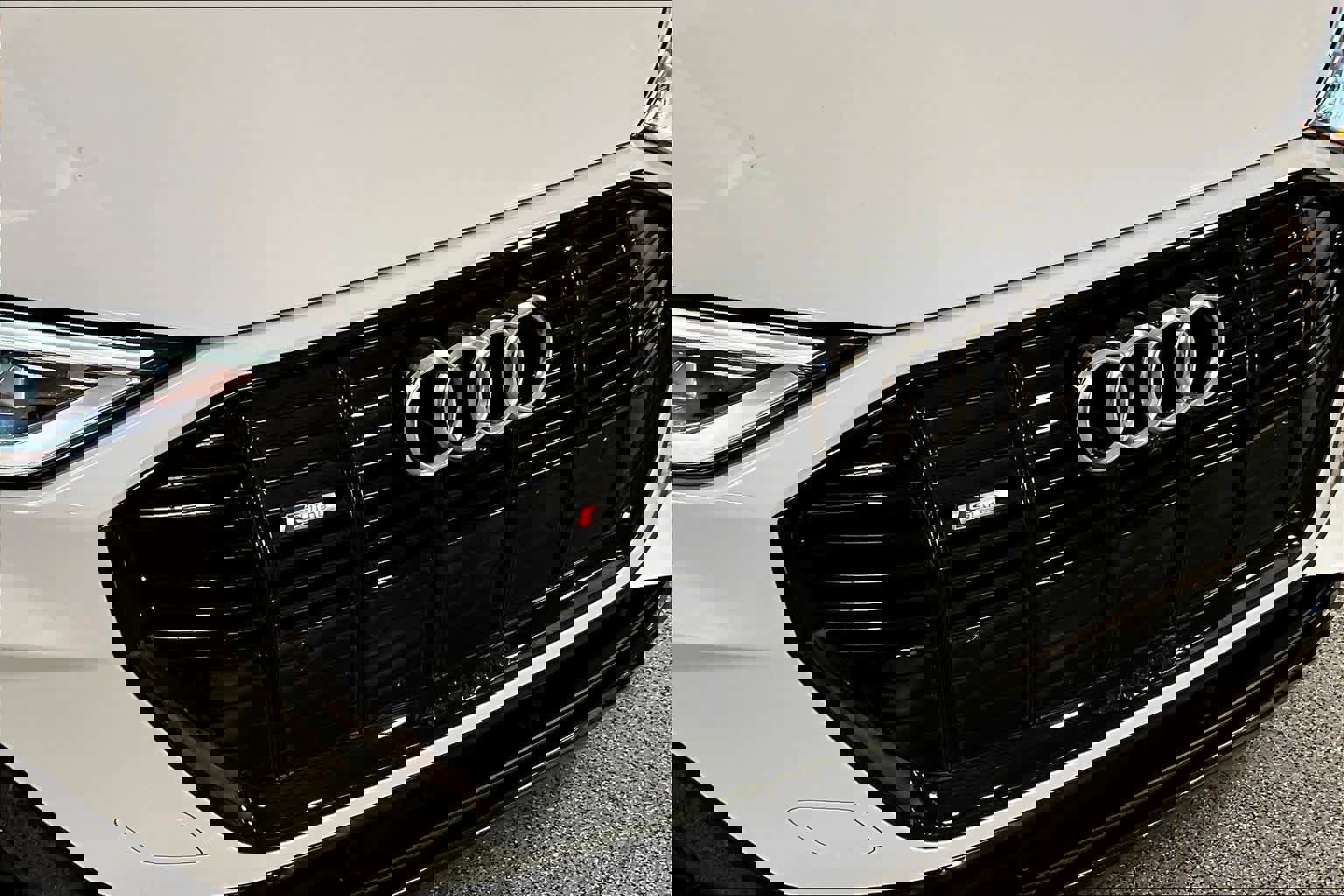 Used 2021 Audi e-tron Prestige w/ Prestige Package image 32