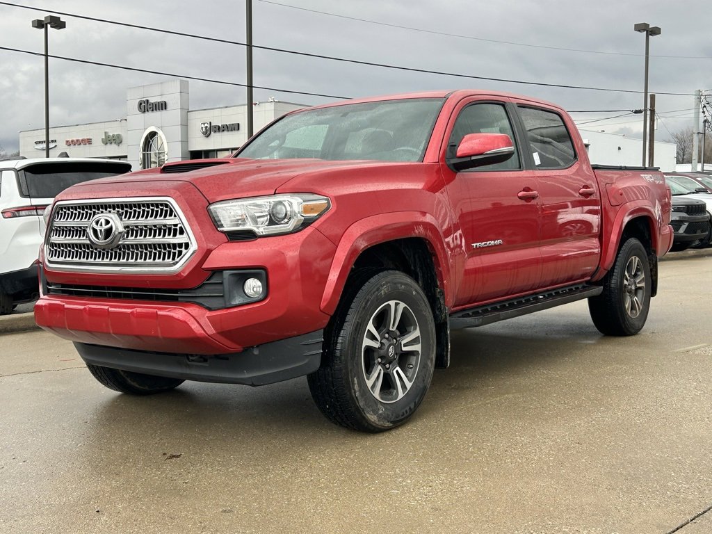 Used 2017 Toyota Tacoma SR5 image 2