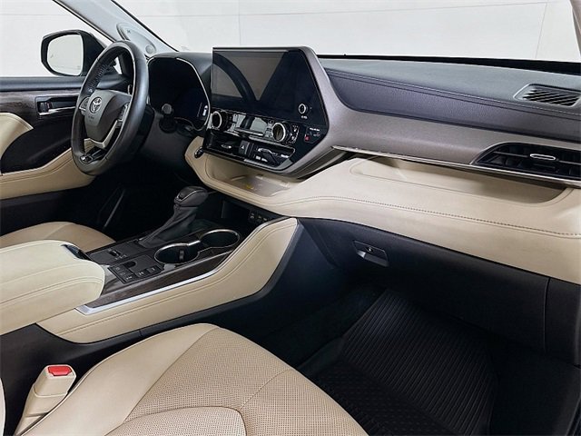 Used 2023 Toyota Highlander Limited image 31