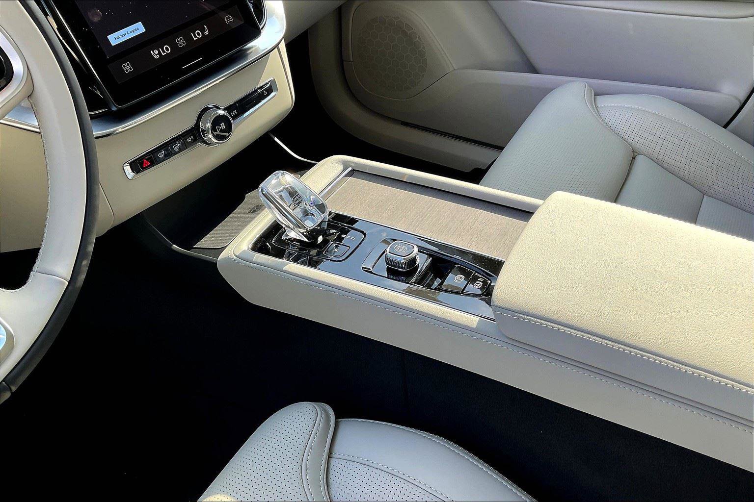 New 2026 Volvo XC90 B6 Ultra w/ Protection Package Premier image 8