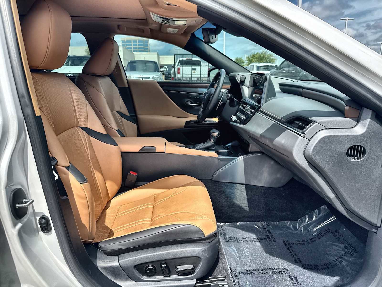Used 2024 Lexus ES 350 Ultra Luxury w/ Accessory Package (Z2) FWD image 9