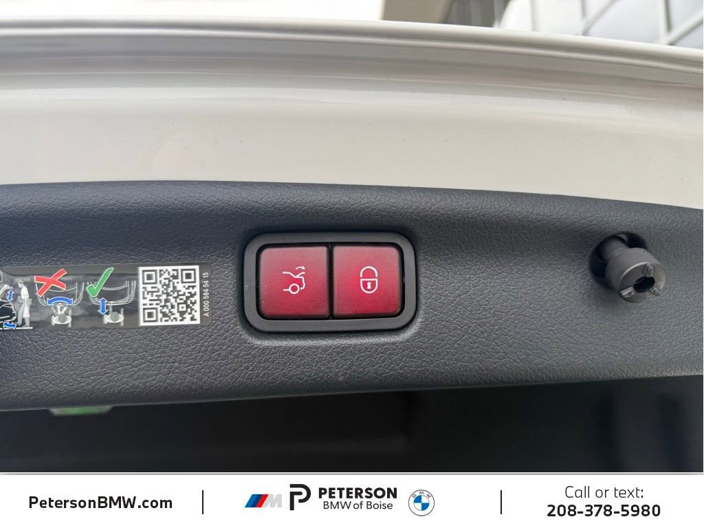 Used 2025 Mercedes-Benz C 300 4MATIC Sedan image 14