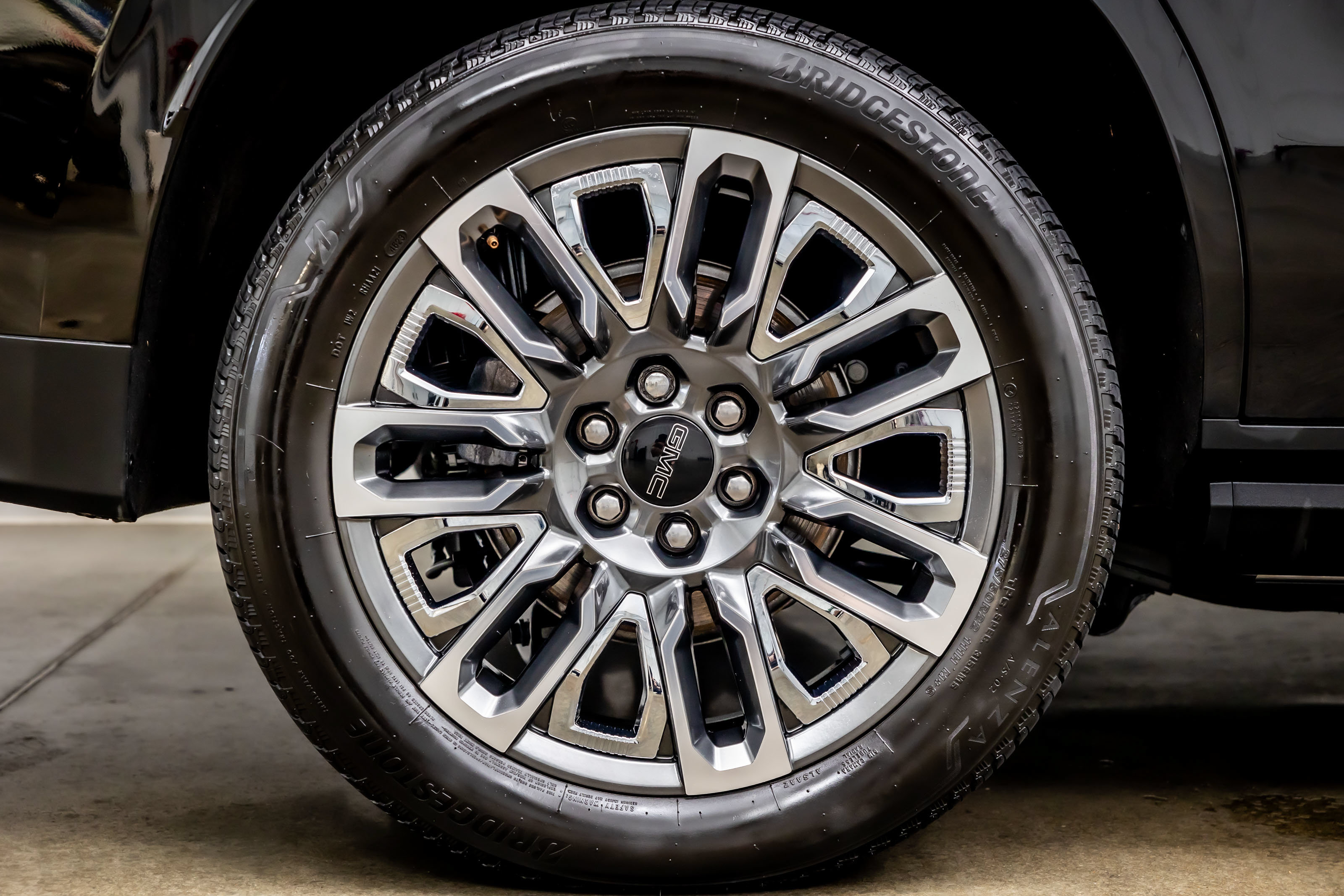 Used 2024 GMC Yukon Denali Ultimate AWD/4WD image 39