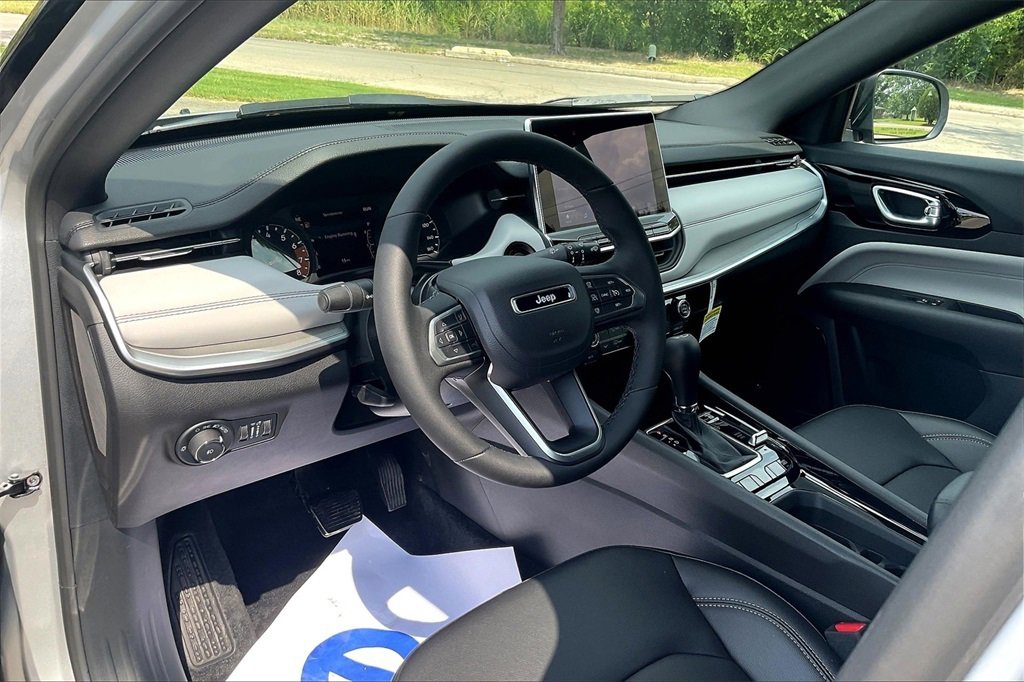 New 2025 Jeep Compass Limited image 6