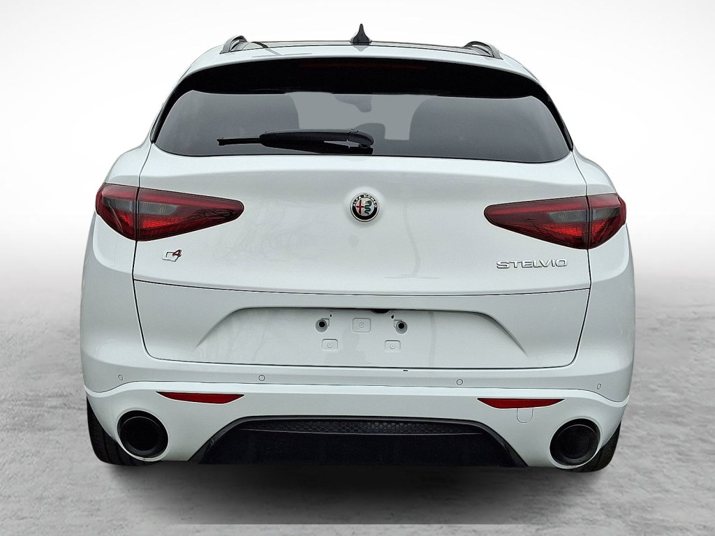 Used 2023 Alfa Romeo Stelvio Veloce image 4
