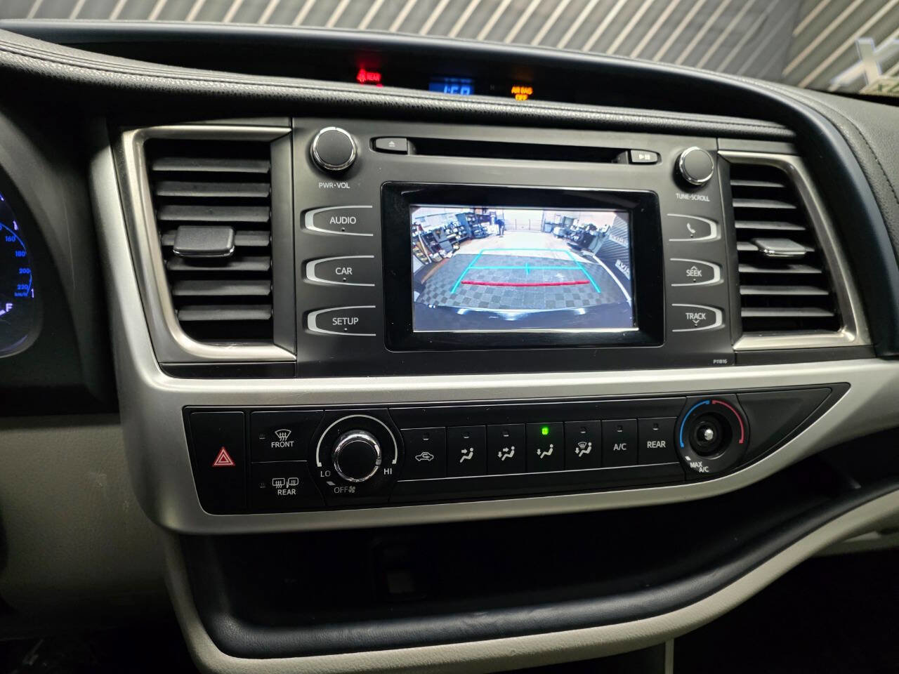 Used 2019 Toyota Highlander LE image 23