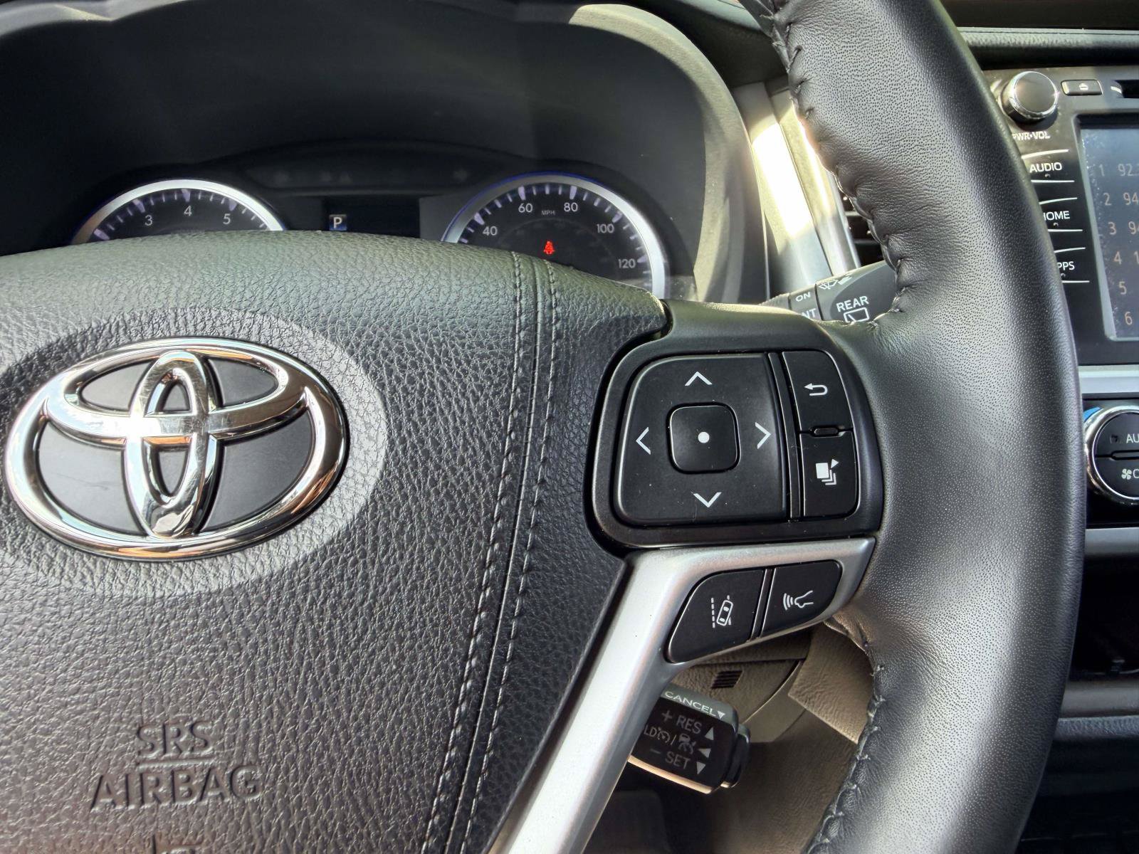 Used 2019 Toyota Highlander XLE AWD/4WD image 33