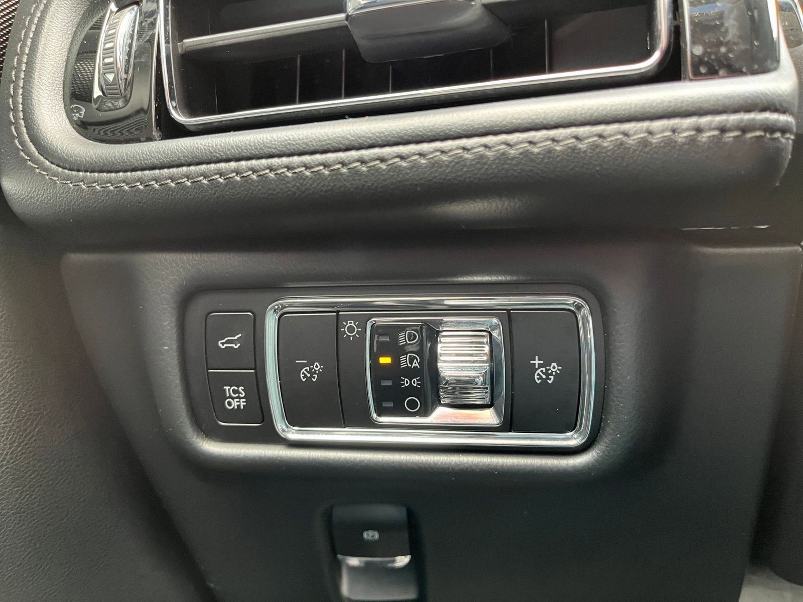 Used 2023 Lincoln Nautilus Reserve w/ Equipment Group 201A image 20