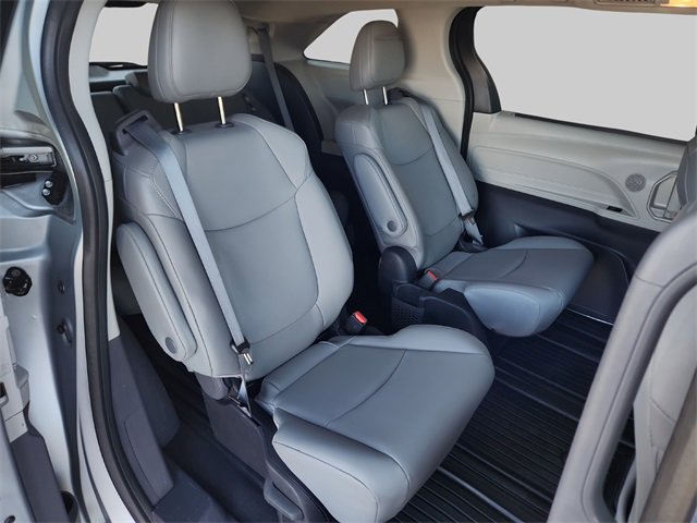 Used 2022 Toyota Sienna XLE image 33