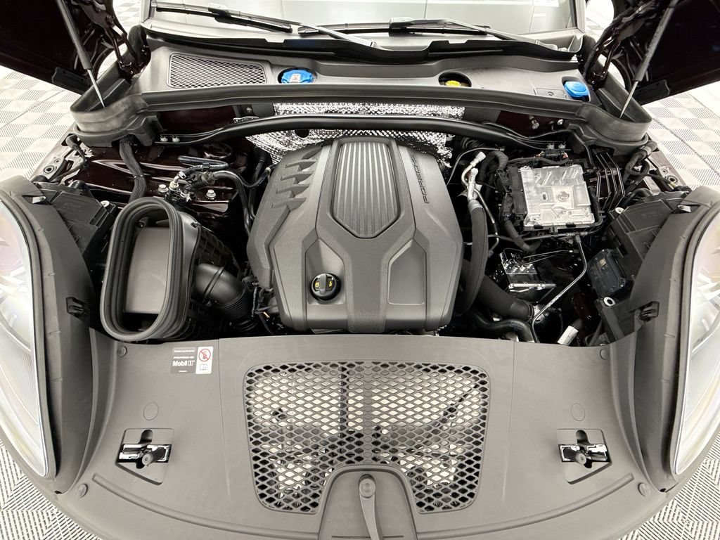 Used 2026 Porsche Macan AWD/4WD image 30