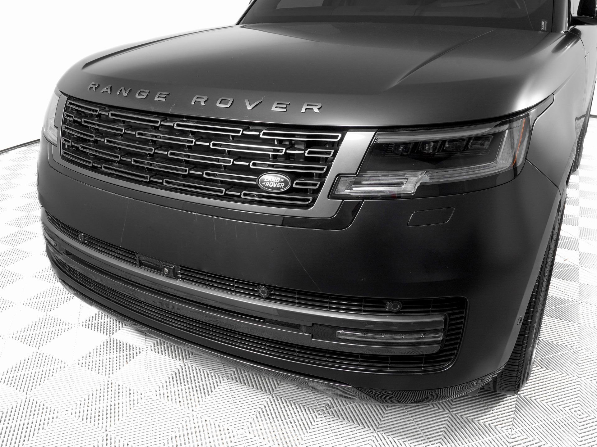 Used 2025 Land Rover Range Rover SE image 31