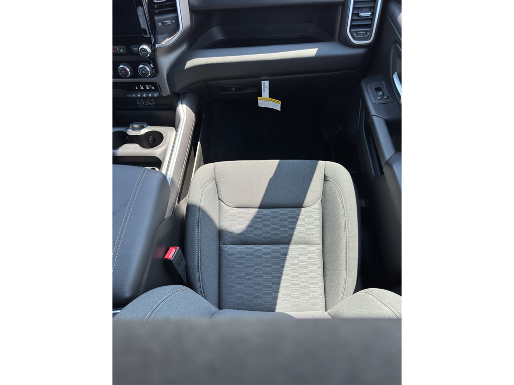 New 2026 RAM 1500 Express AWD/4WD image 18