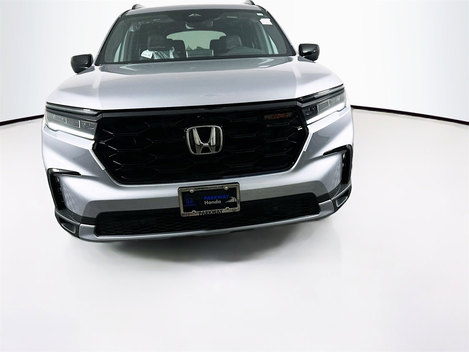 Used 2025 Honda Pilot TrailSport image 2