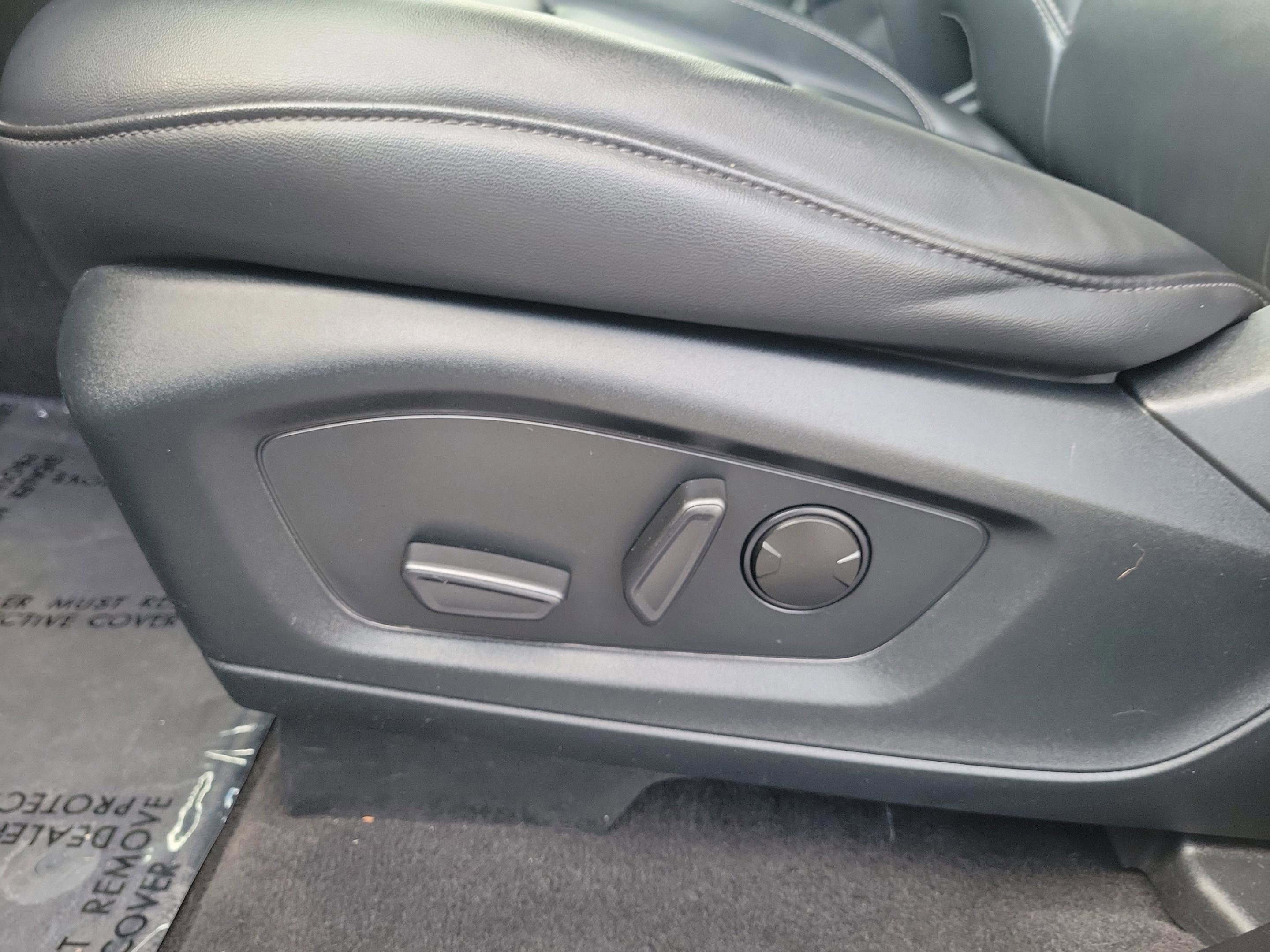 Used 2023 Ford Explorer XLT w/ Equipment Group 202A AWD/4WD image 18