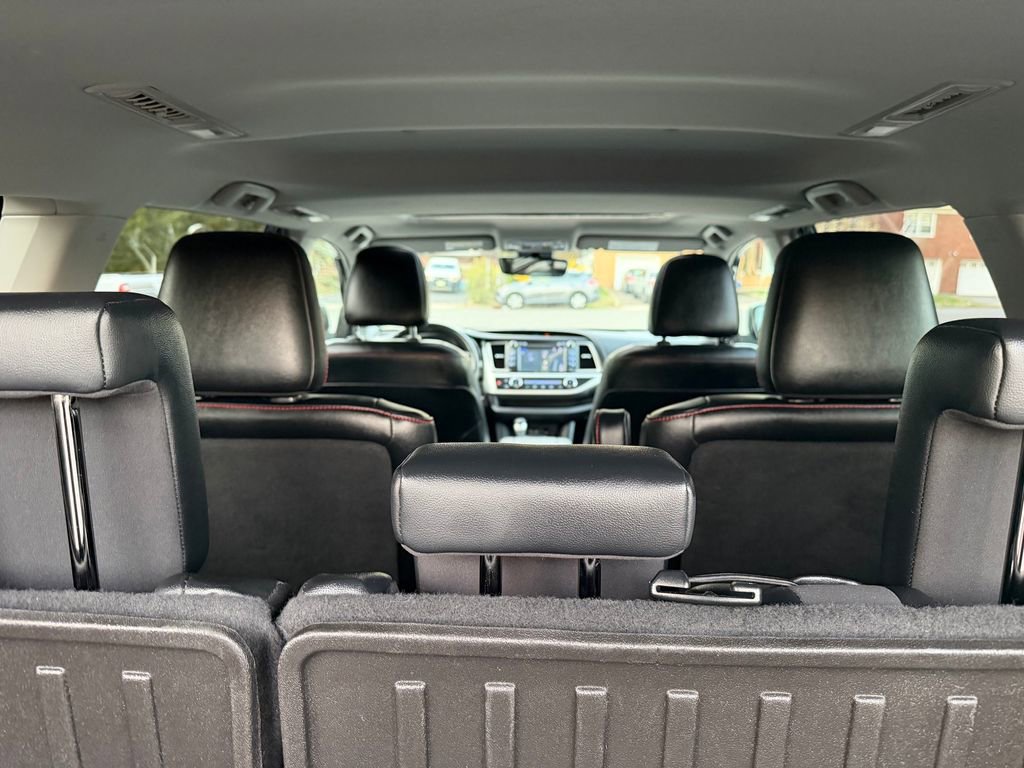 Used 2019 Toyota Highlander SE AWD/4WD image 7