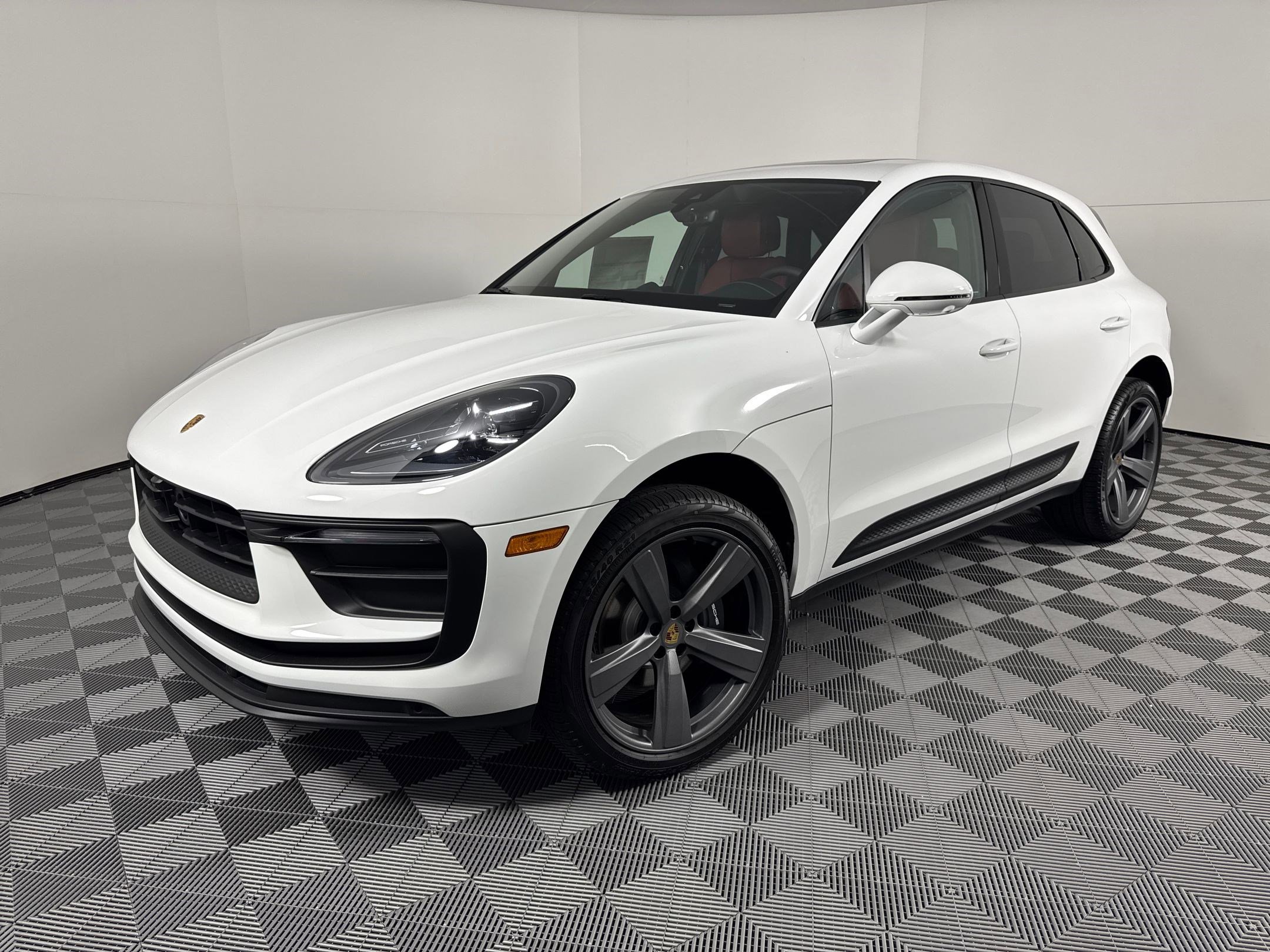 Certified 2026 Porsche Macan image 1