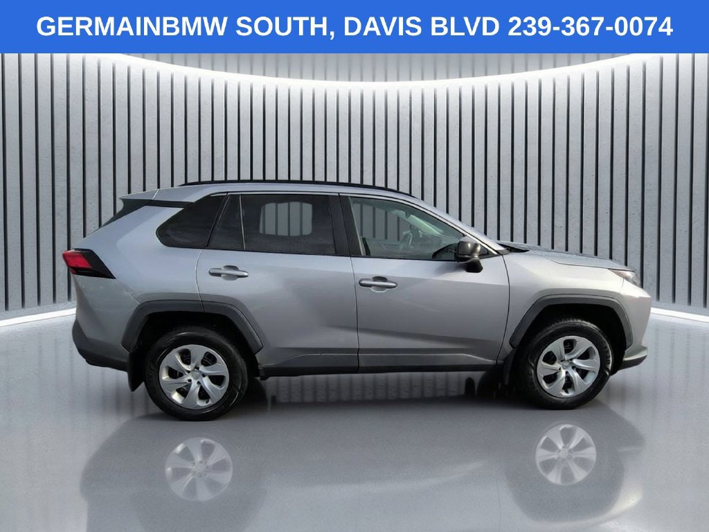 Used 2019 Toyota RAV4 LE AWD/4WD image 4