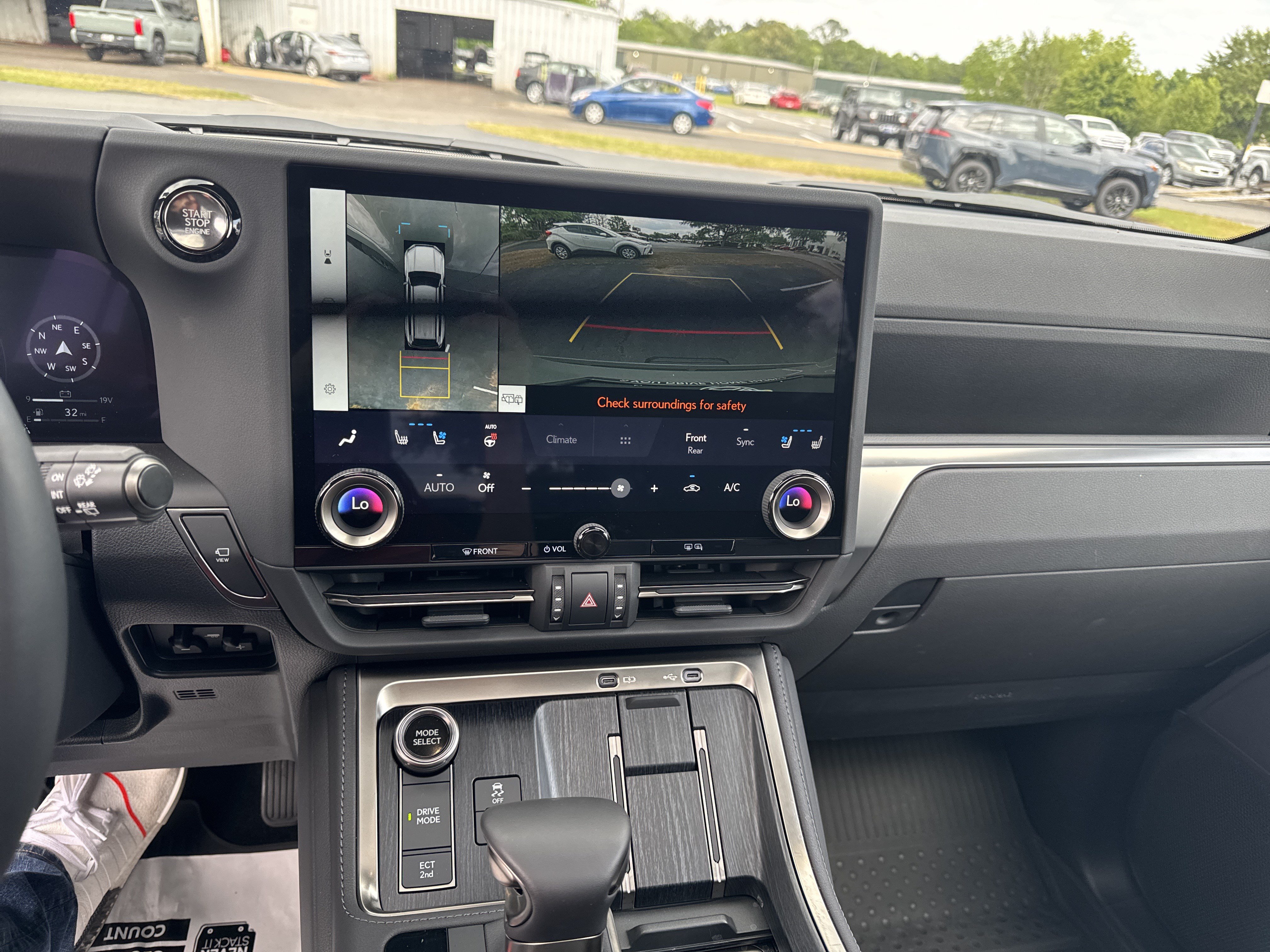 Used 2025 Lexus GX 550 w/ Accessory Package (2T) AWD/4WD image 28