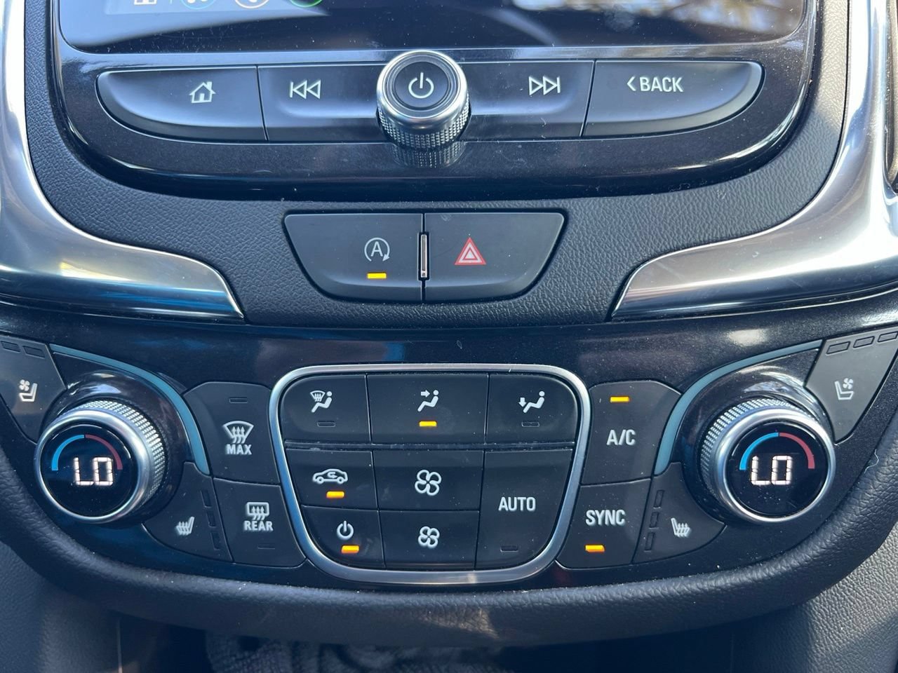 Used 2023 Chevrolet Equinox Premier FWD image 20