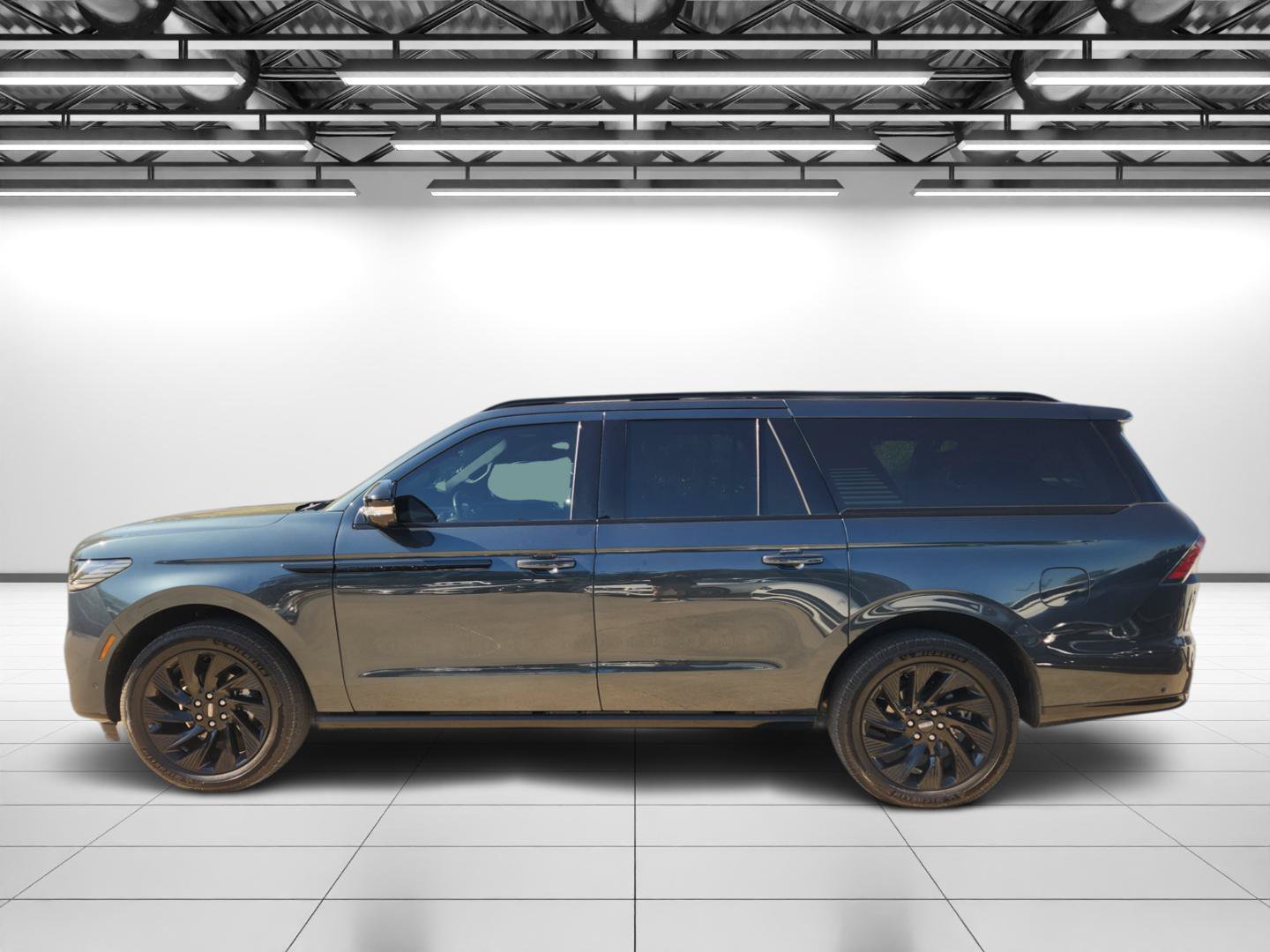 Used 2025 Lincoln Navigator L Reserve w/ Jet Appearance Package AWD/4WD image 6