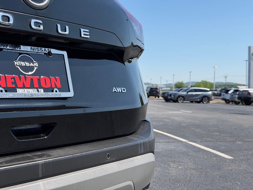 Used 2023 Nissan Rogue S AWD/4WD image 40