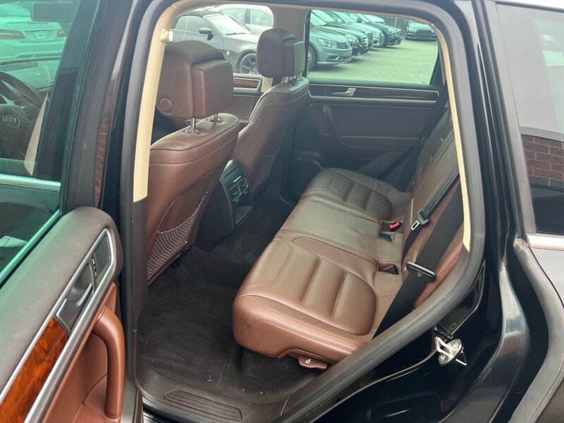 Used 2014 Volkswagen Touareg VR6 AWD/4WD image 10