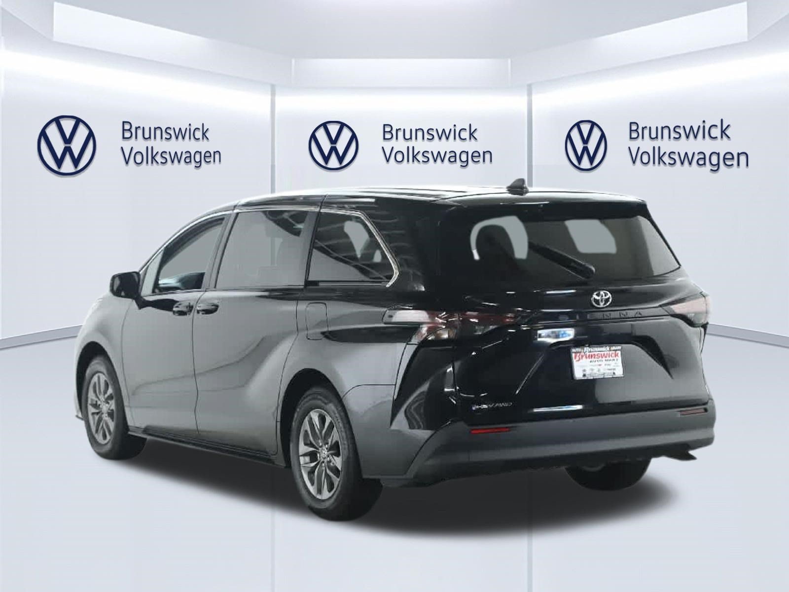 Certified 2026 Toyota Sienna LE AWD/4WD image 36