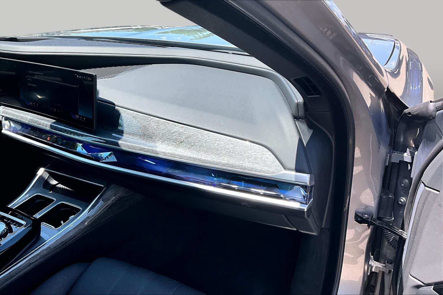 Certified 2025 BMW 740i RWD image 18
