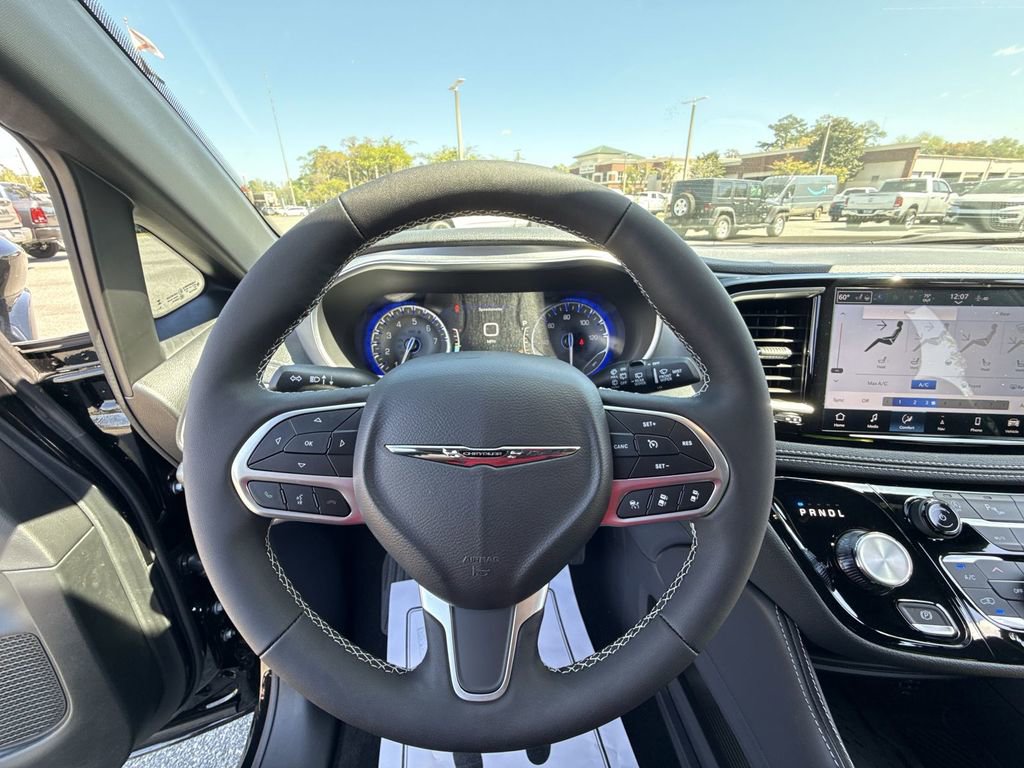 New 2026 Chrysler Pacifica Limited w/ Trailer Tow Group image 13