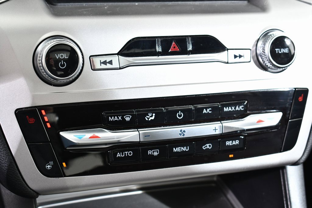 Used 2022 Ford Explorer XLT w/ Equipment Group 202A image 30