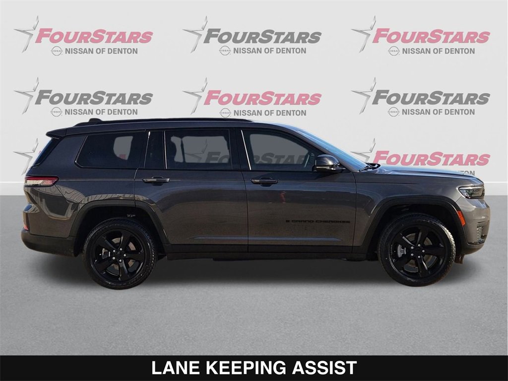 Used 2023 Jeep Grand Cherokee L Laredo image 3