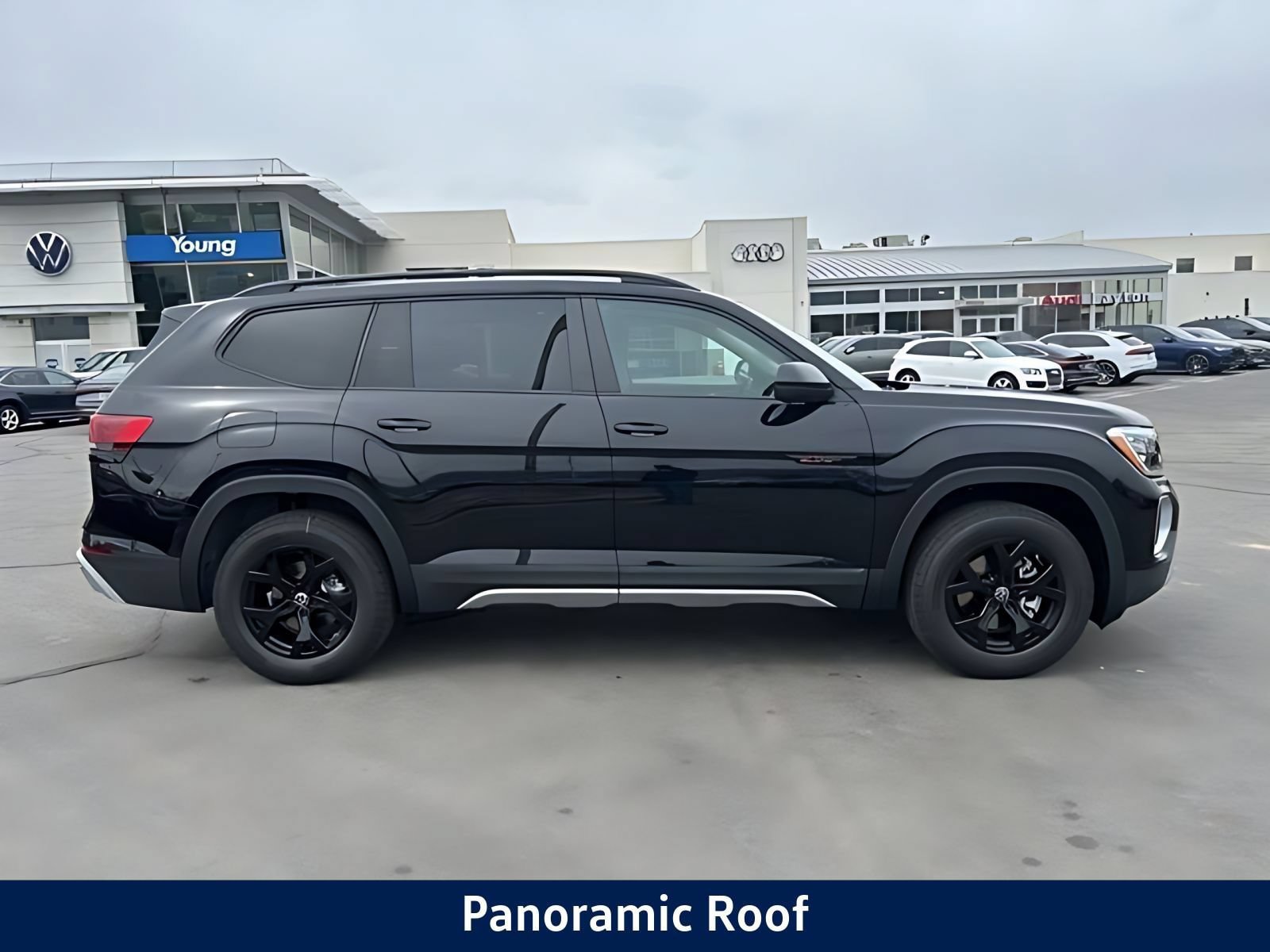 New 2026 Volkswagen Atlas Peak Edition AWD/4WD image 2