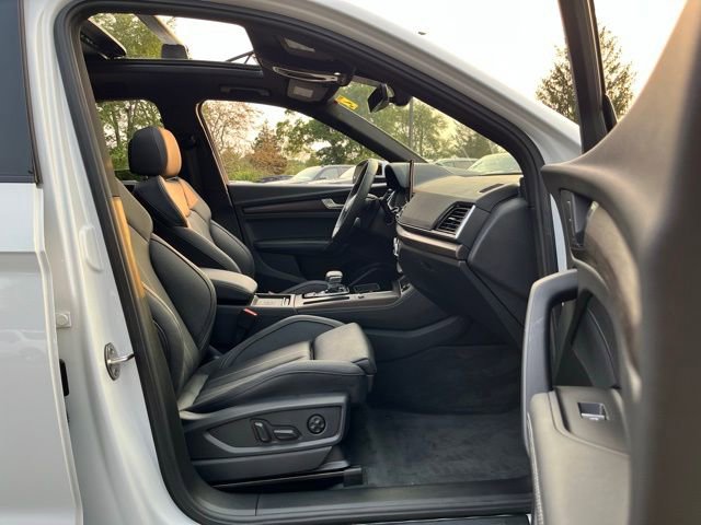 Used 2024 Audi Q5 e Prestige w/ Prestige Package image 24