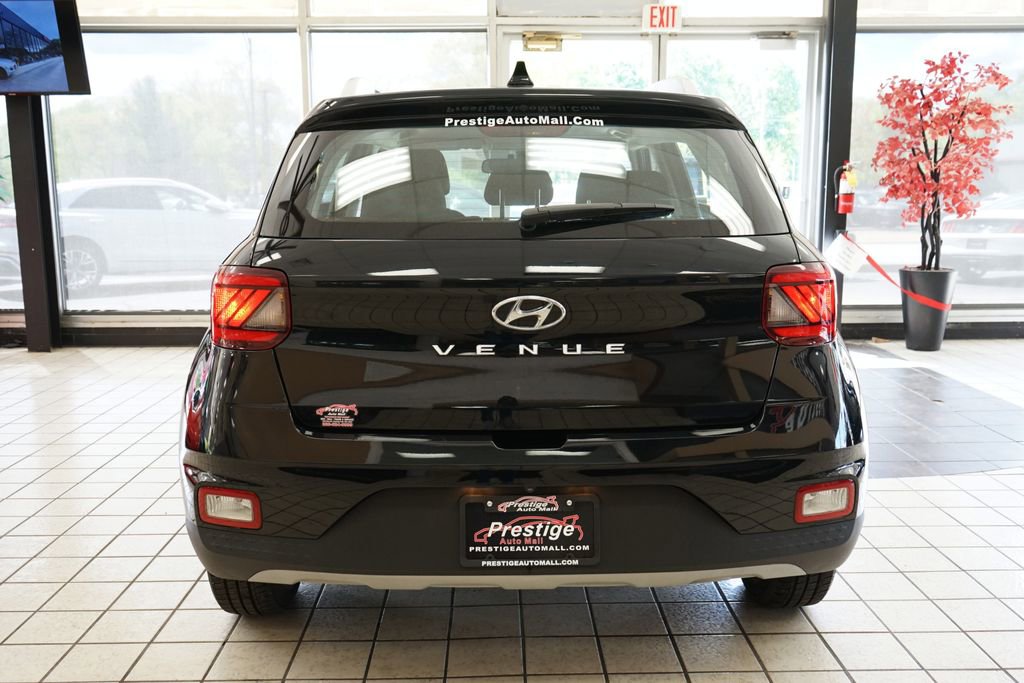 Used 2020 Hyundai Venue SEL FWD image 14