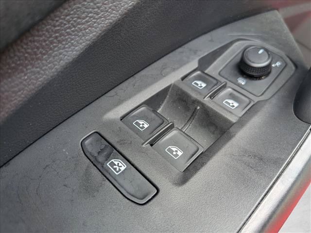 Used 2019 Volkswagen Jetta R-Line w/ R-Line Cold Weather Package FWD image 11