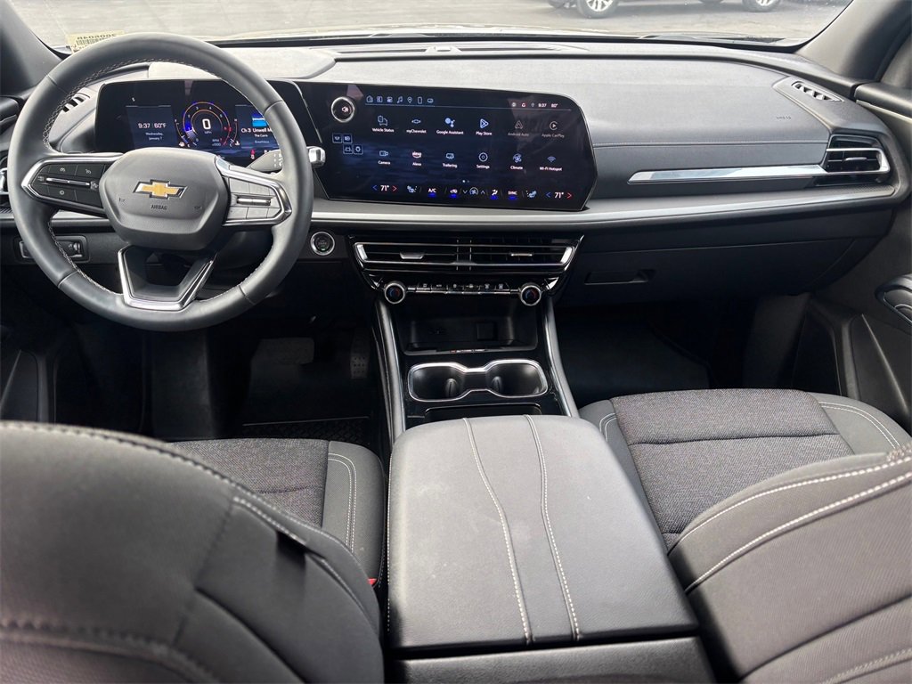 Used 2025 Chevrolet Traverse LT image 25