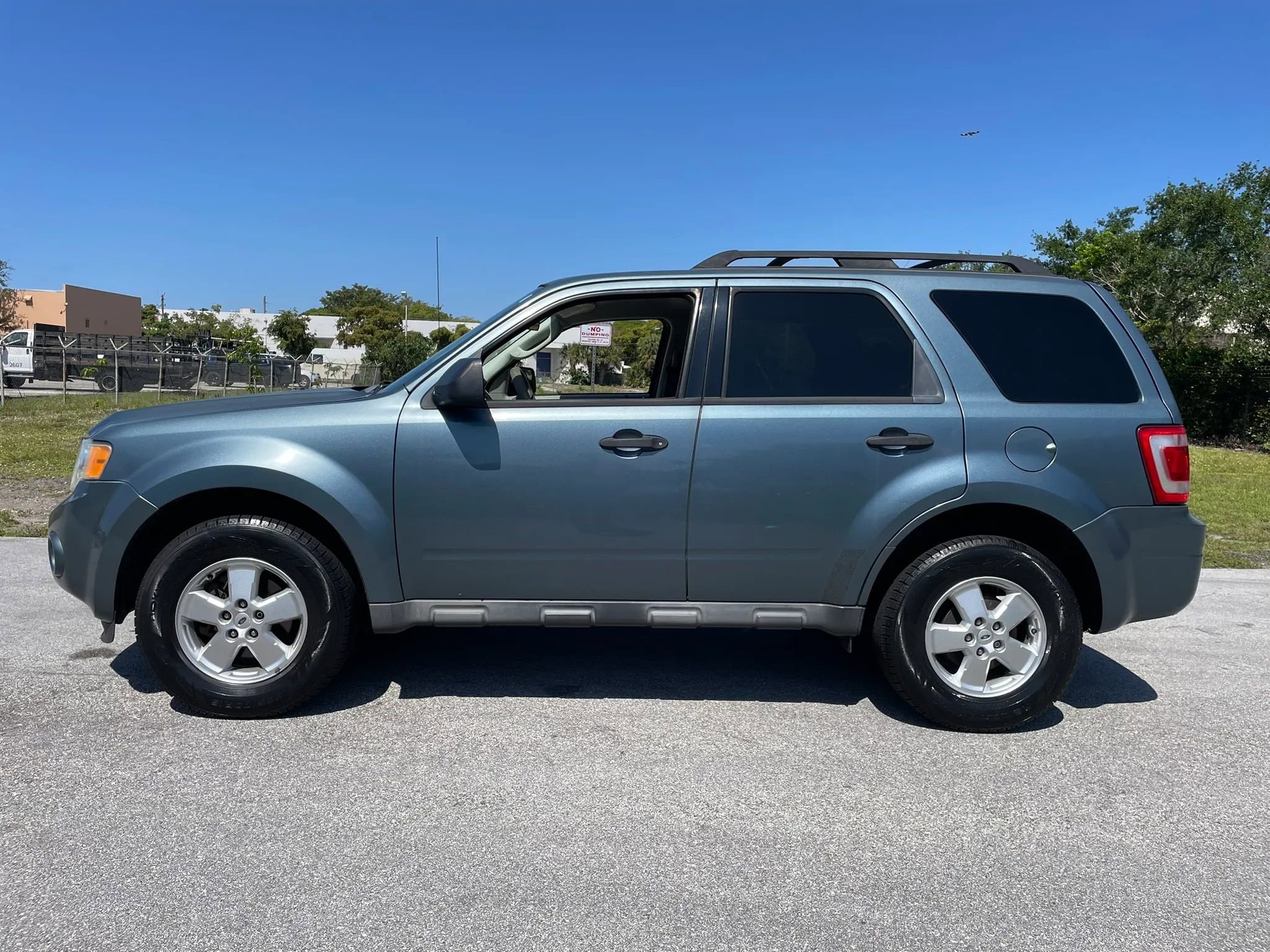 Used 2010 Ford Escape XLS FWD image 7