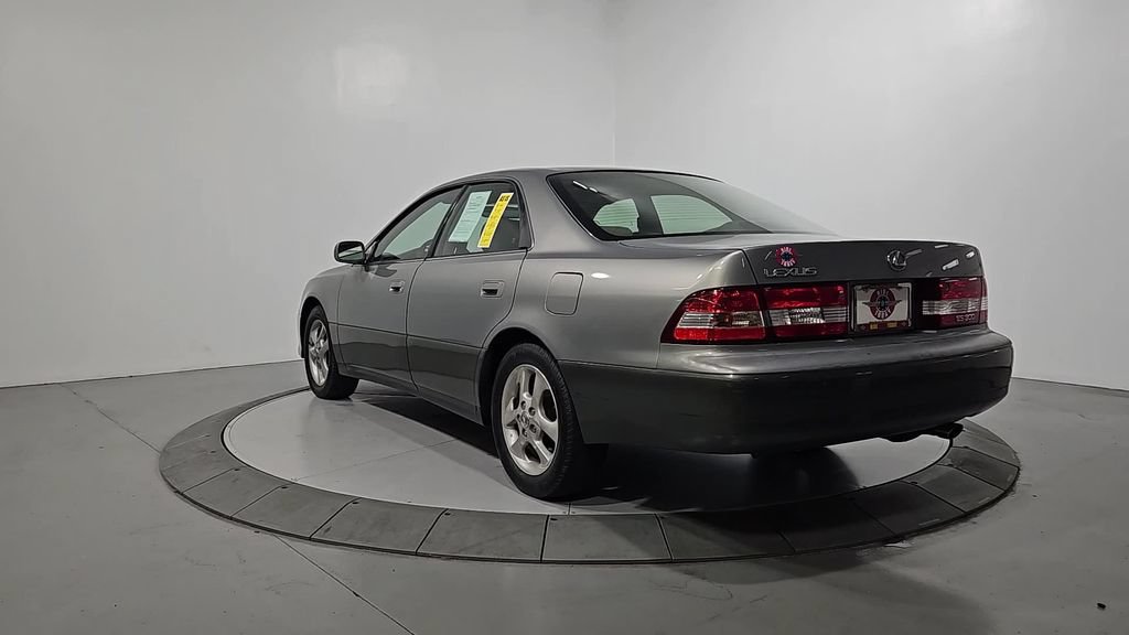 Used 2000 Lexus ES 330 w/ Lexus Value Pkg FWD image 3