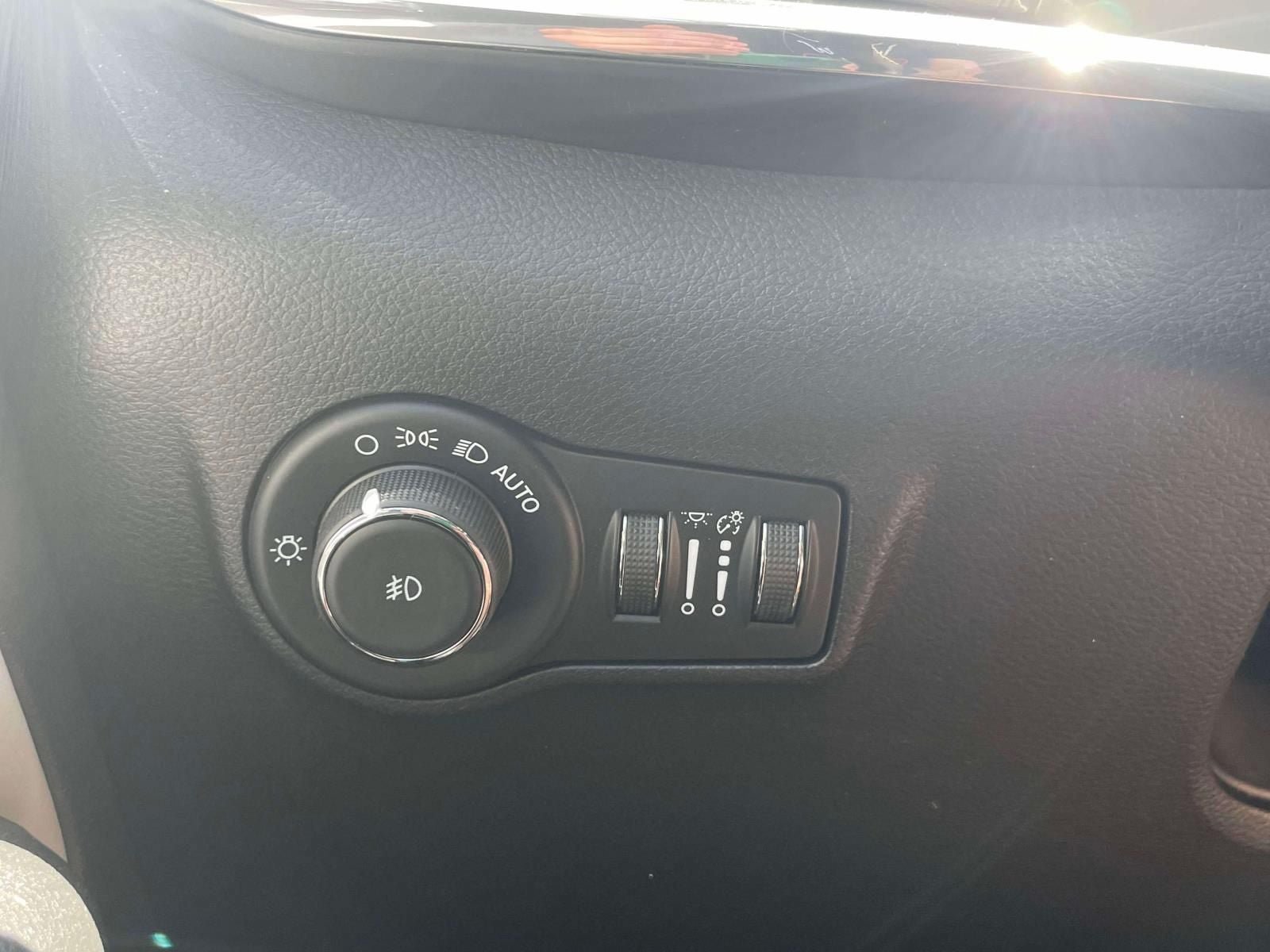 Used 2022 Jeep Compass Limited AWD/4WD image 19