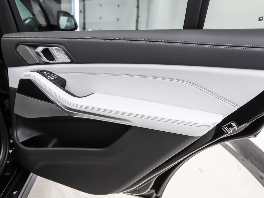 Used 2026 BMW X7 xDrive40i w/ M Sport Package image 31