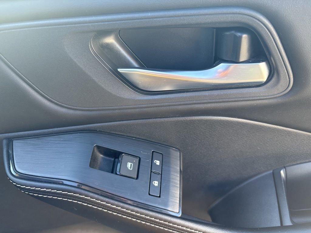 Used 2024 Nissan Rogue SV AWD/4WD image 31
