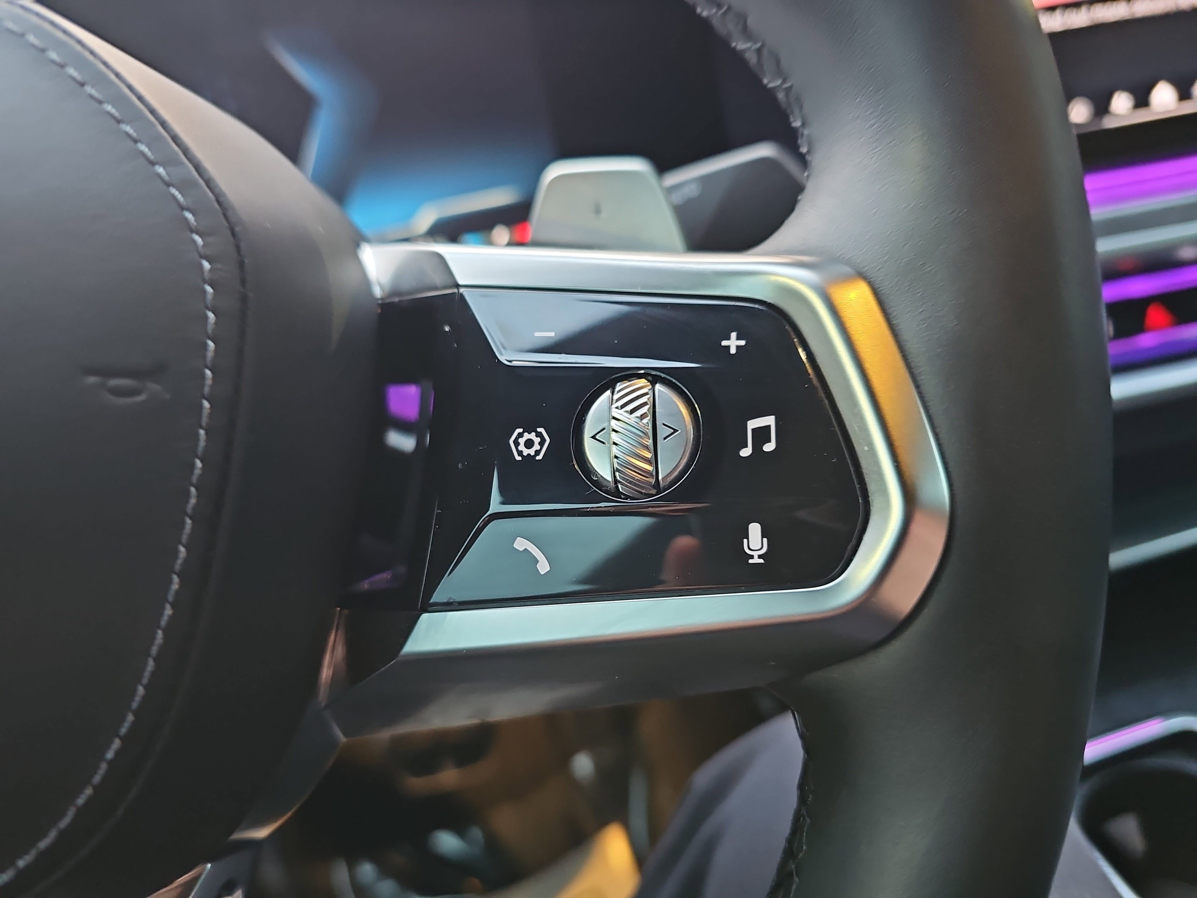 Certified 2023 BMW 740i w/ Executive Package image 20