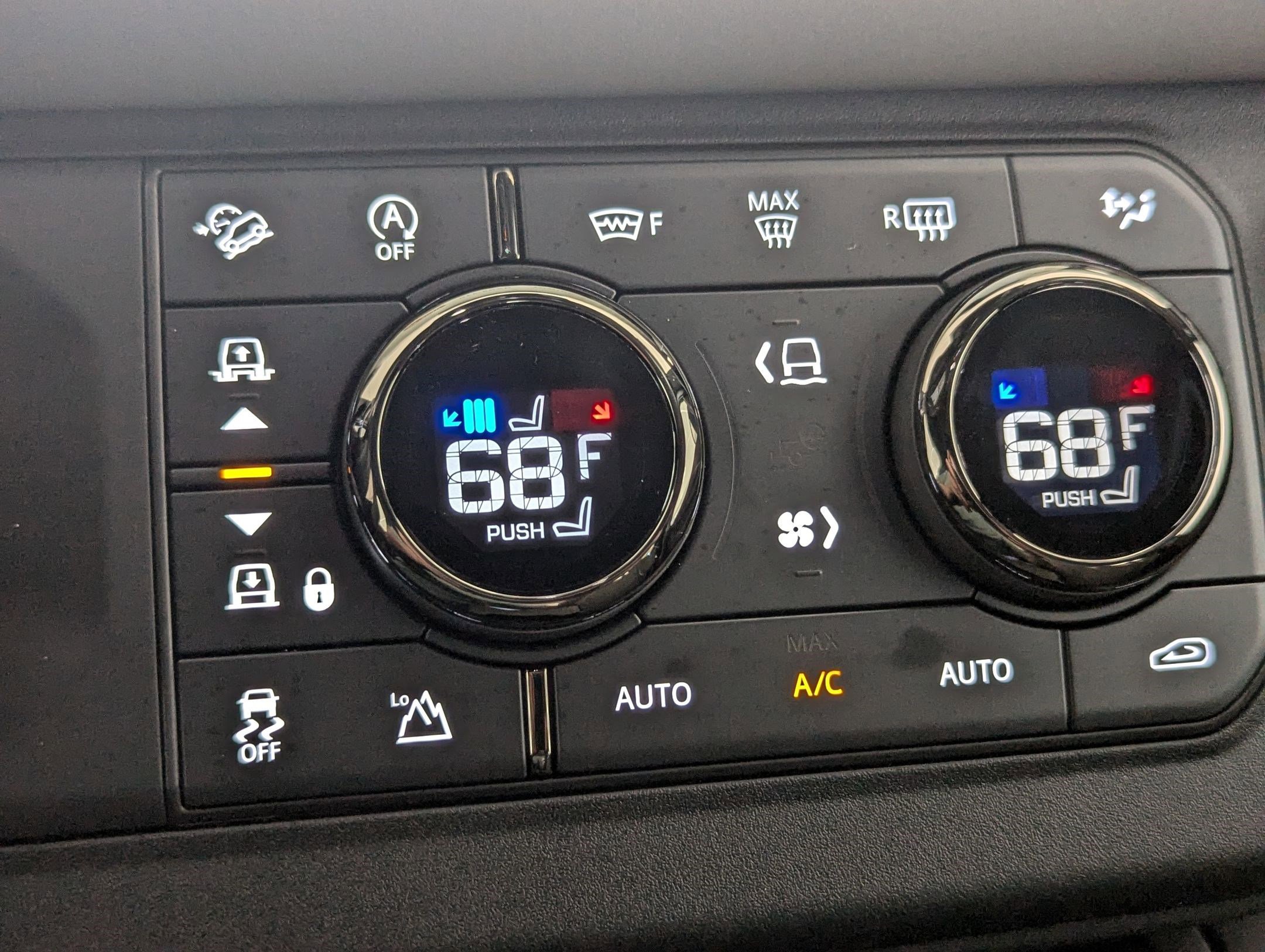 Certified 2025 Land Rover Defender 110 image 31