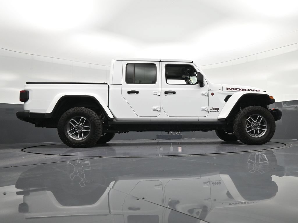 Used 2025 Jeep Gladiator Mojave w/ Convenience Group AWD/4WD image 30