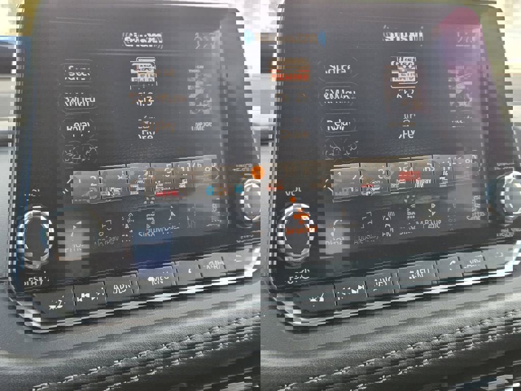 Used 2023 Nissan Rogue SV image 11