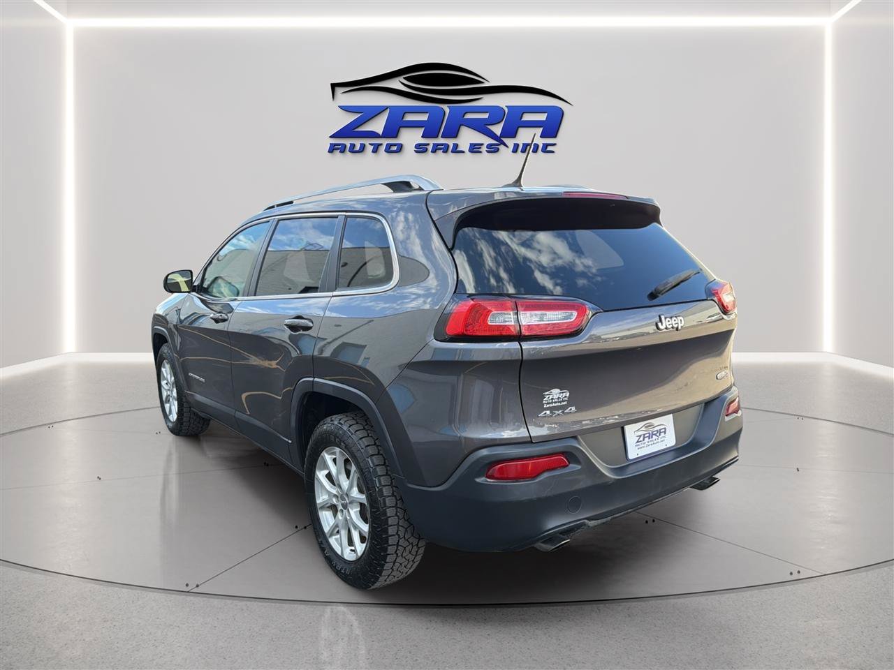Used 2014 Jeep Cherokee Latitude w/ Cold Weather Group AWD/4WD image 5
