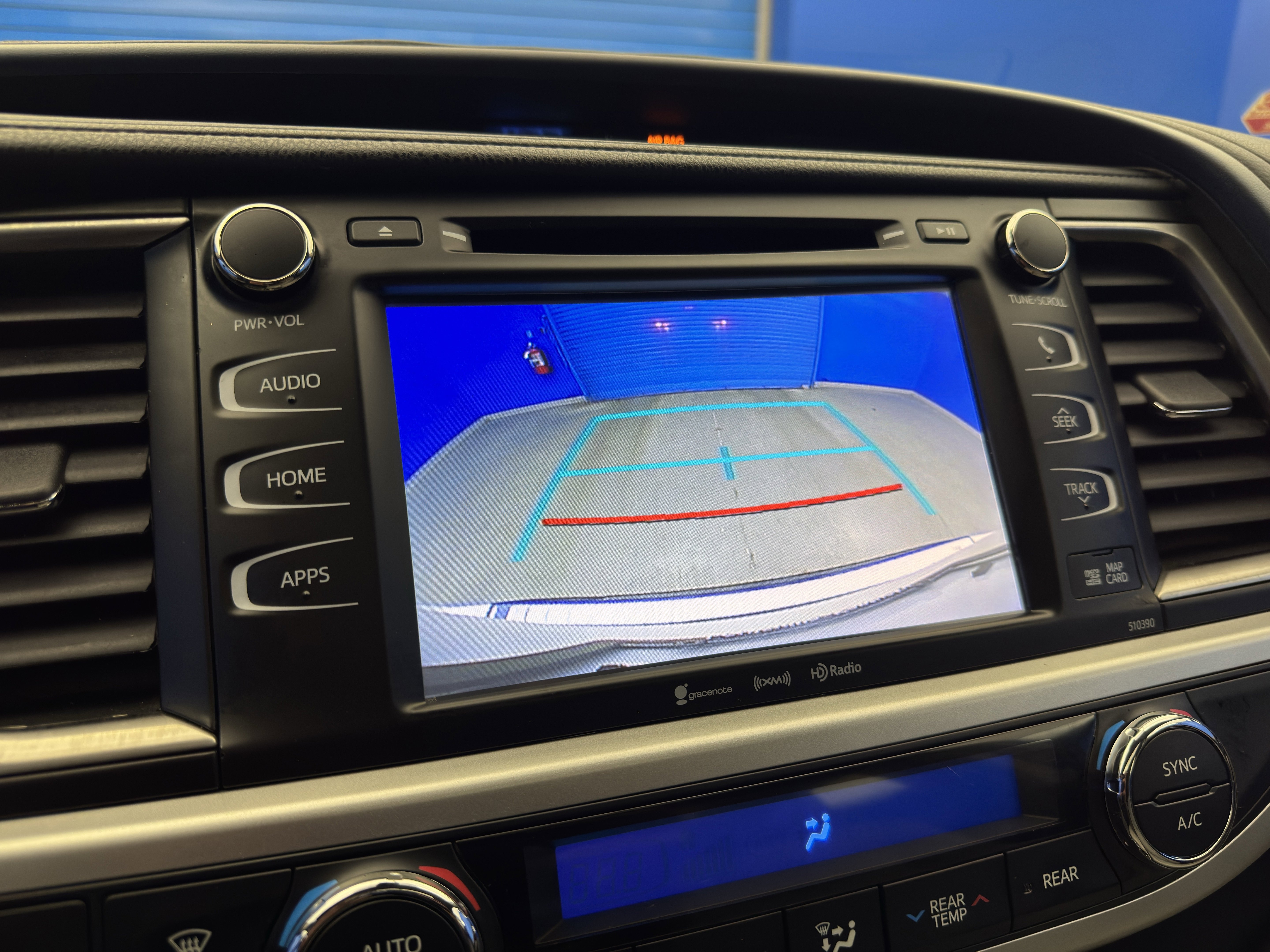 Used 2019 Toyota Highlander XLE image 21