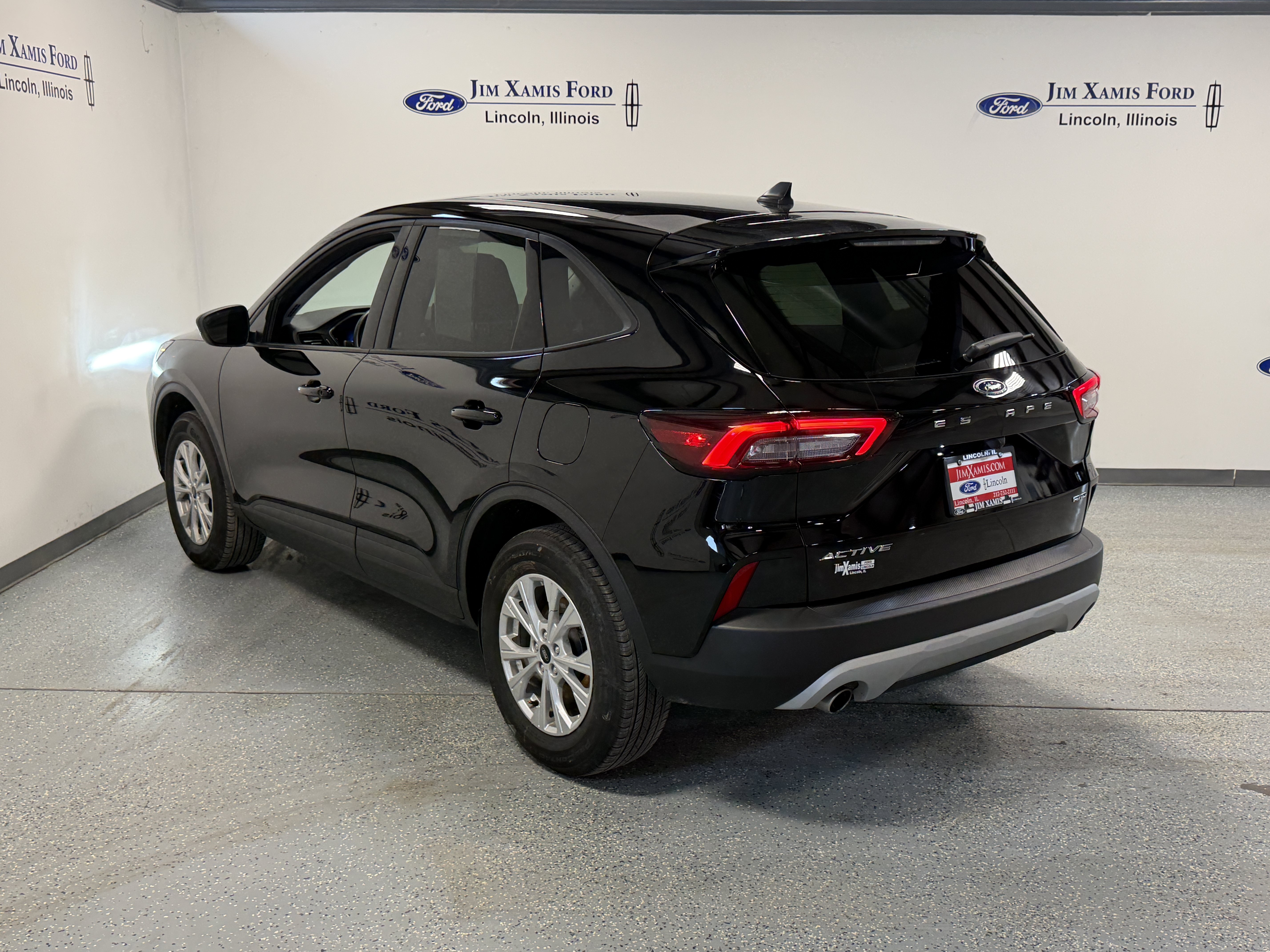 Used 2025 Ford Escape Active AWD/4WD image 29