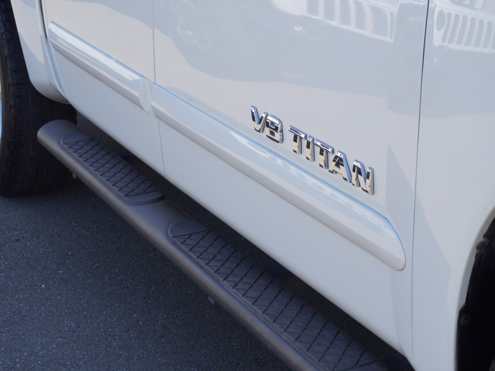 Used 2014 Nissan Titan SV w/ SV Value Truck Package image 4