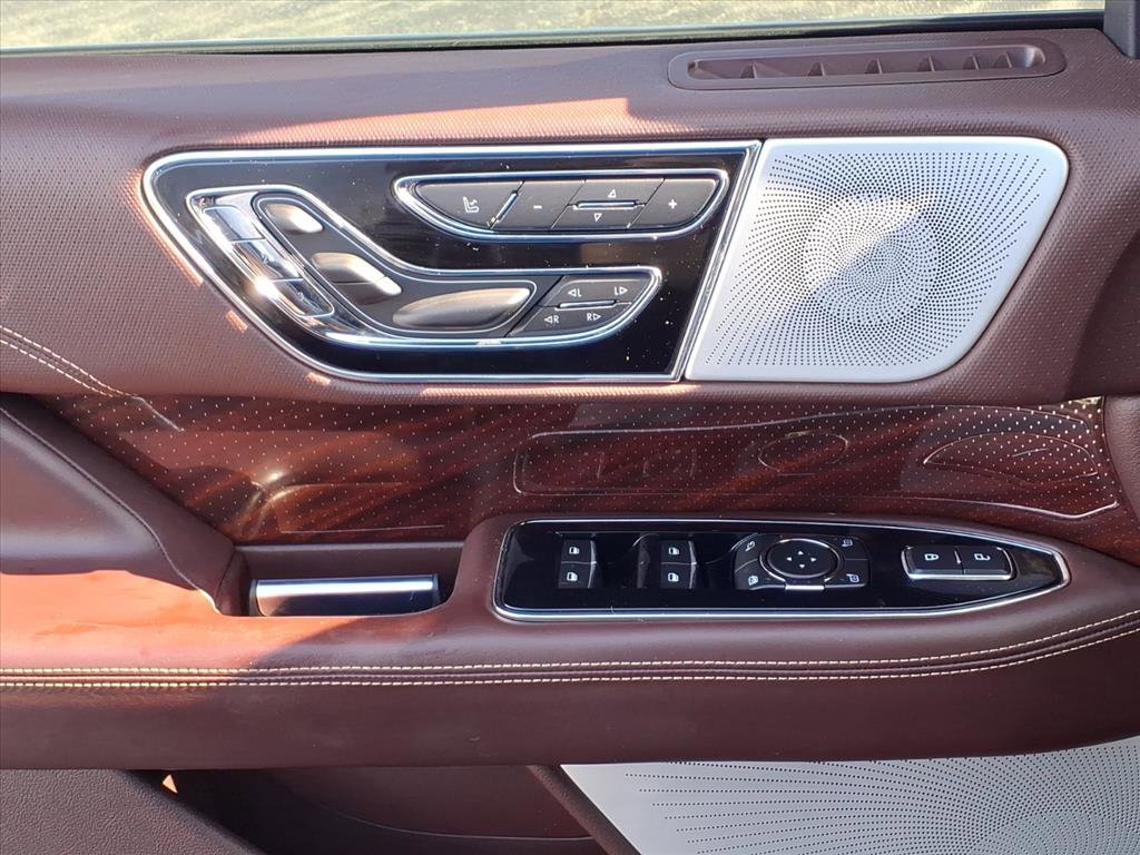 Used 2020 Lincoln Navigator Black Label w/ Cargo Convenience Package image 25